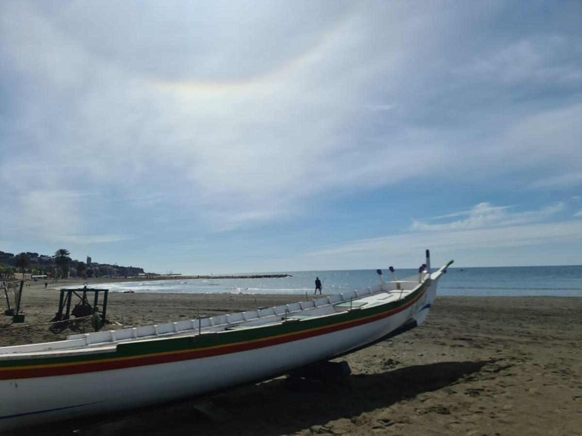 Apartamento Cerca De La Playa Daire Málaga Dış mekan fotoğraf